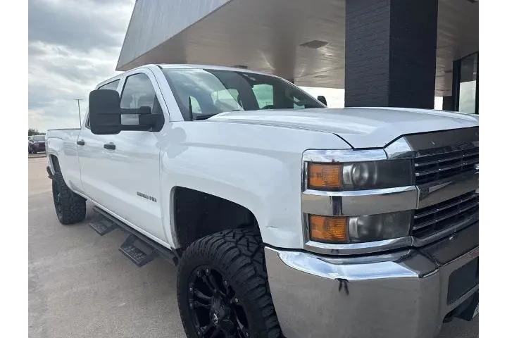 Chevrolet Silverado 2500HD 2 image 3