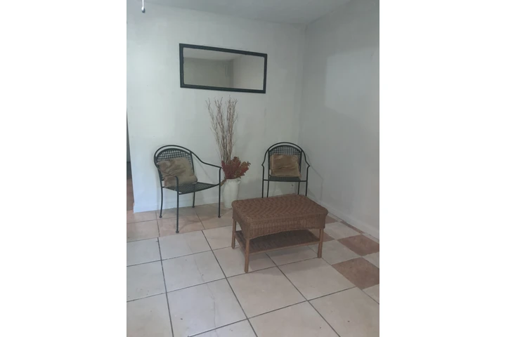 $850 : Renta  de basement image 1