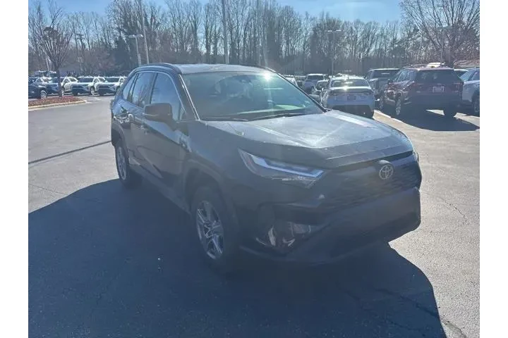 $29636 : Toyota RAV4 2024 AWD XLE 4dr image 3
