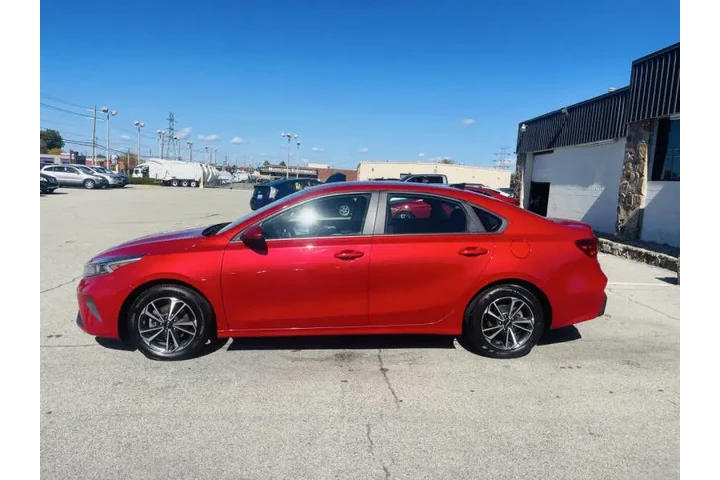 $13850 : 2023 Forte LXS image 4