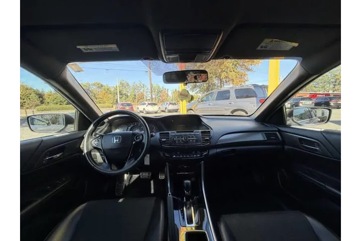 2016 Camry LE image 10