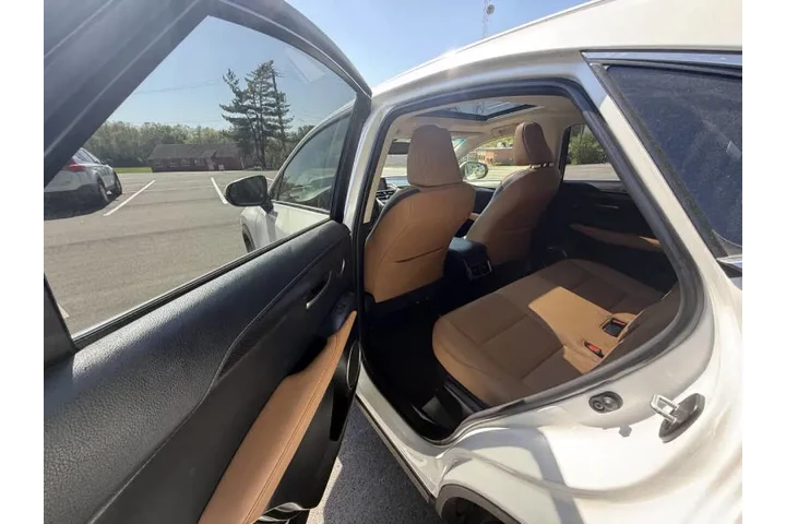 $15999 : 2016 NX 200t image 9