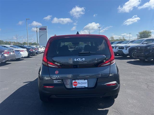 $17991 : PRE-OWNED 2022 KIA SOUL LX image 6