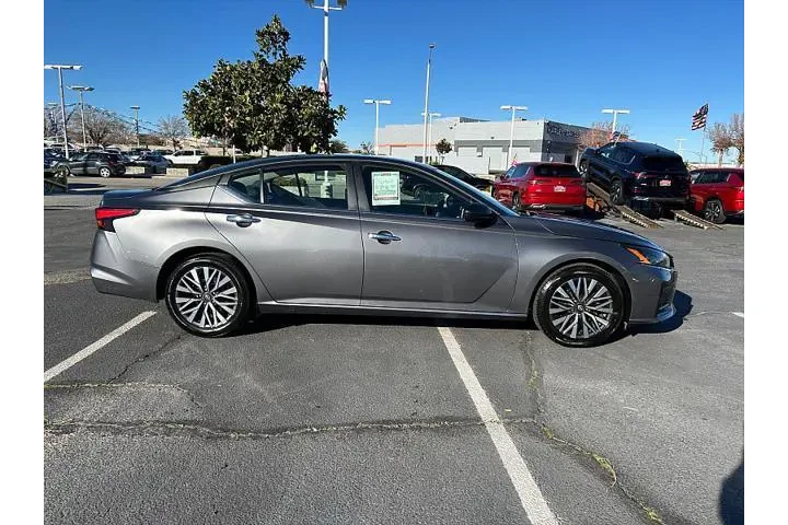 $20995 : Nissan Altima 2024 2.5 SV 4d image 10