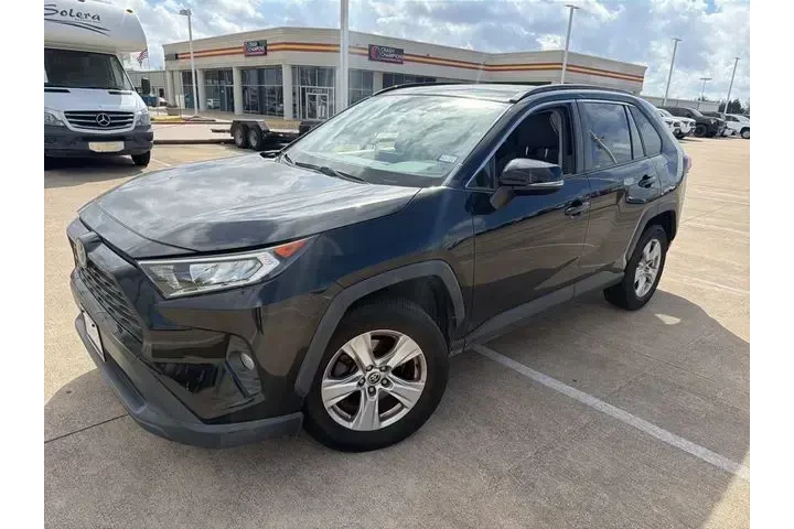$22000 : Toyota RAV4 2021 XLE 4dr SUV image 1