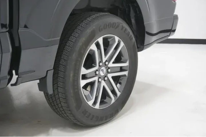 $35995 : Ford F-150 2023 4x2 XL 4dr S image 10