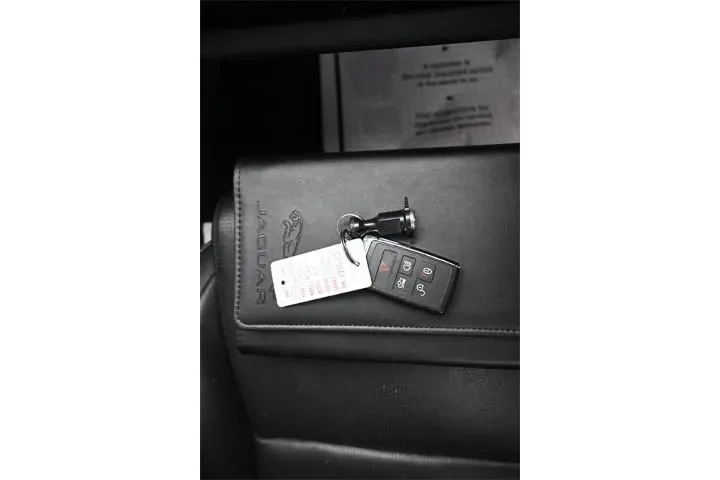 $25605 : Jaguar XF 2022 AWD P300 R-Dy image 10