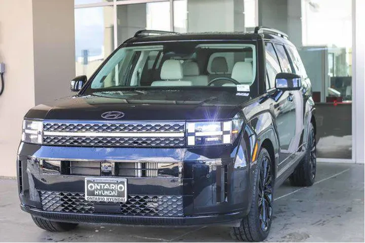 $38201 : Hyundai SANTA FE 2024 AWD Ca image 4