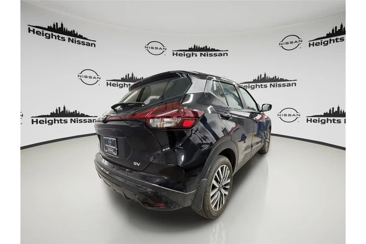 $19490 : Nissan Kicks 2023 SV 4dr Cro image 4