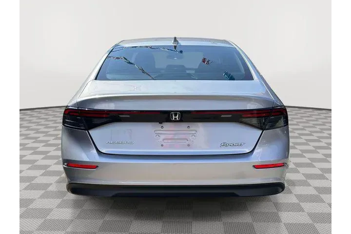 $22985 : Honda Accord 2024 LX 4dr Sed image 4