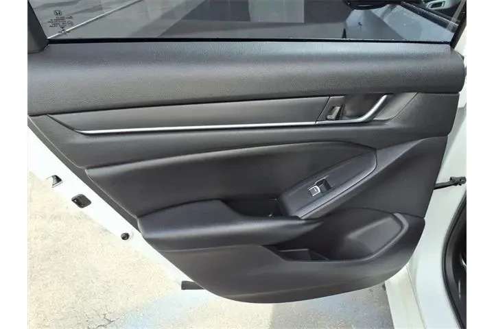 $28900 : Honda Accord Hybrid 2022 Spo image 8