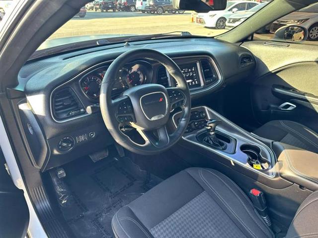 $19995 : Pre-Owned 2018 Challenger SXT image 10