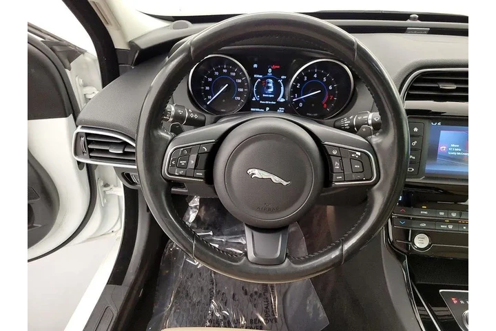 $17998 : Jaguar XE 2018 AWD 35t Premi image 10