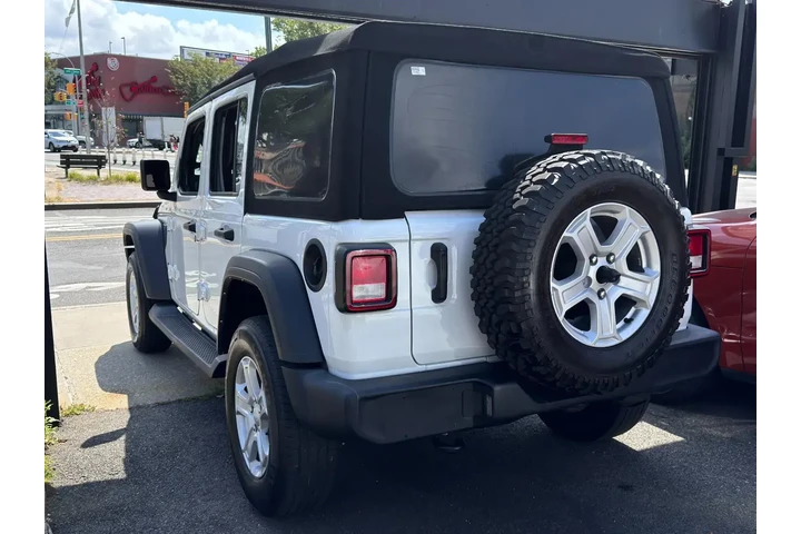 $23795 : Jeep Wrangler Unlimited 2021 image 6