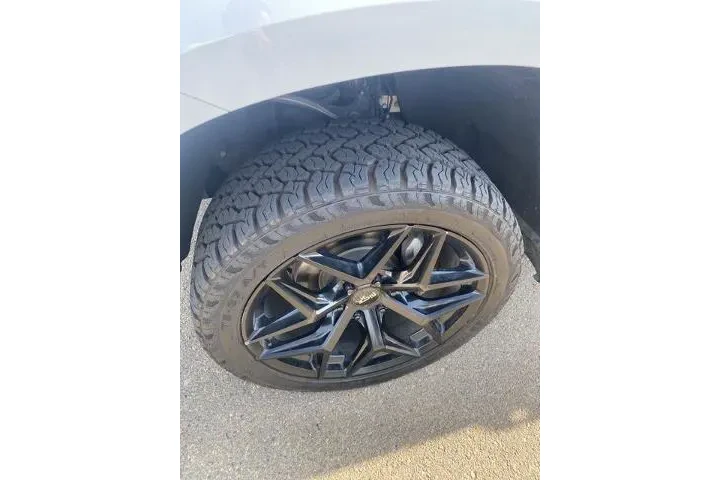 $31900 : Chevrolet Silverado 1500 202 image 5