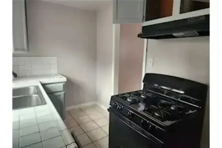 $1675 : APT. 1-RECAMARA/ 1-BAÑO image 6