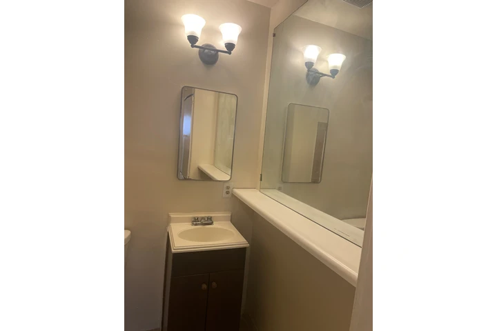 $1675 : 1 bedroom in Hawthorne image 8