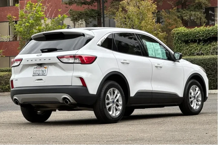 Ford Escape 2022 SE 4dr SUV image 3