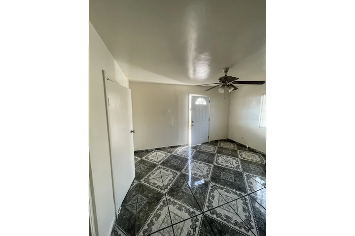 $1300 : BELL GARDENS. image 5