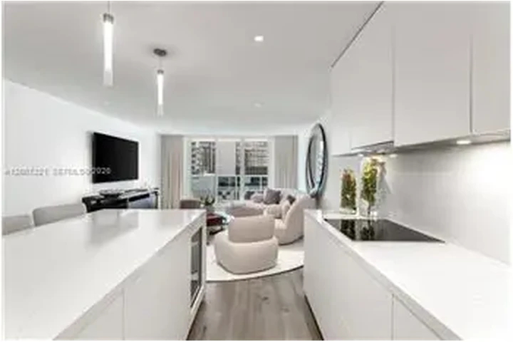$11500 : Rental property with 1 bedro image 3