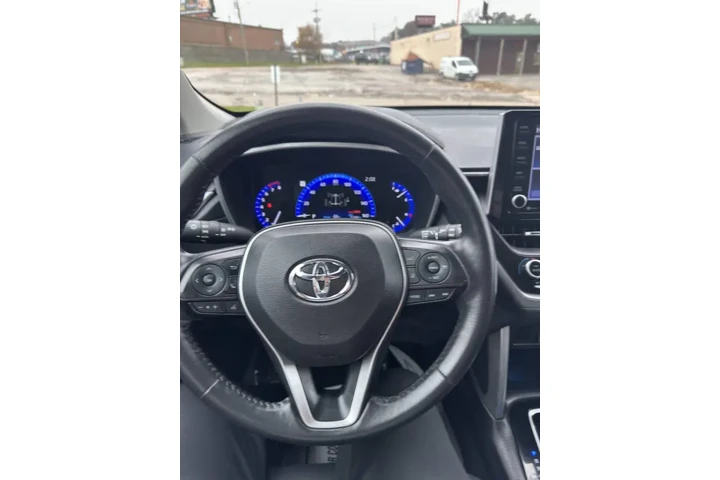 $17650 : 2022 Corolla Cross XLE image 10