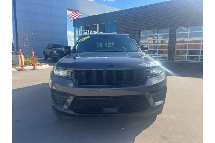 $28271 : Jeep Grand Cherokee 2023 4x4 image 2