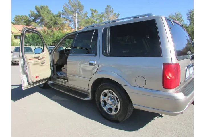 $7995 : 2000 Navigator image 8