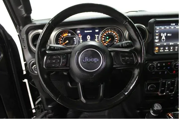 $31920 : Jeep Gladiator 2021 4x4 Will image 9