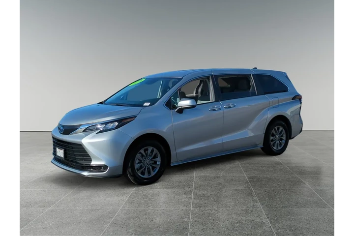 $38484 : Toyota Sienna 2024 LE 8-Pass image 1