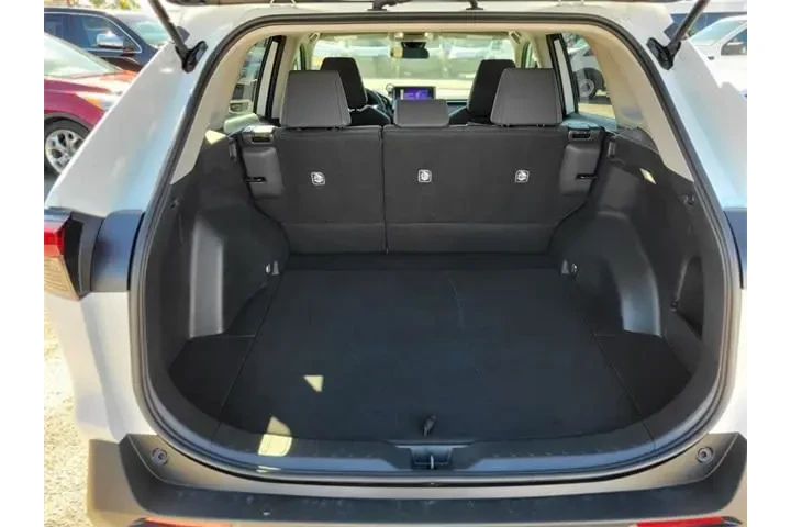 $24991 : Toyota RAV4 2024 AWD LE 4dr image 5