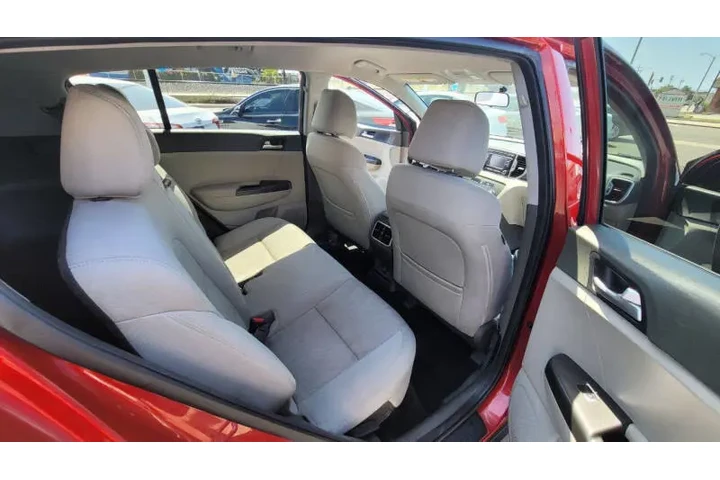 $10995 : 2017 Sportage LX image 9