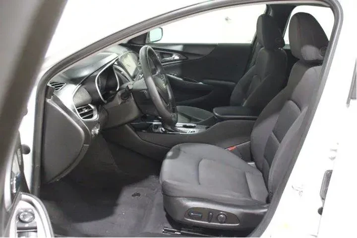 $20998 : Chevrolet Malibu 2023 LT 4dr image 3