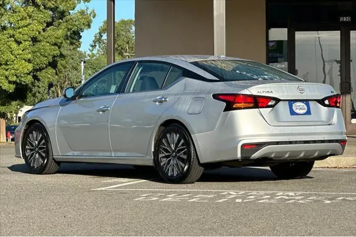 $19490 : Nissan Altima 2024 2.5 SV 4d image 6