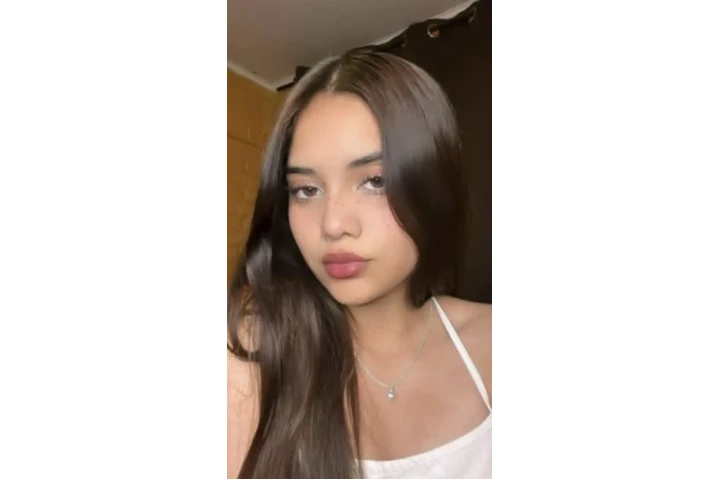 Bonita chica latina image 1