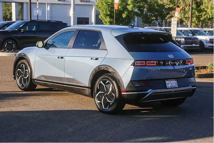 $24992 : Hyundai IONIQ 5 2024 SEL 4dr image 2