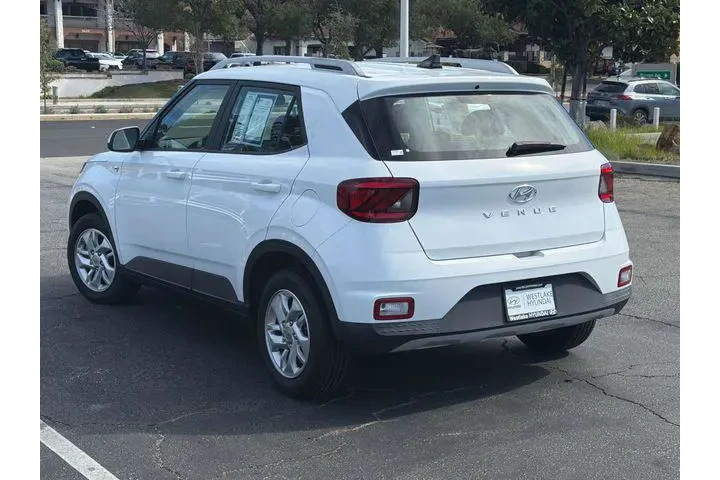 $14990 : Hyundai VENUE 2020 SEL 4dr C image 5