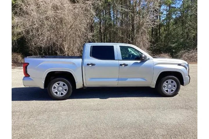 $29997 : Toyota Tundra 2022 4x2 SR 4d image 4