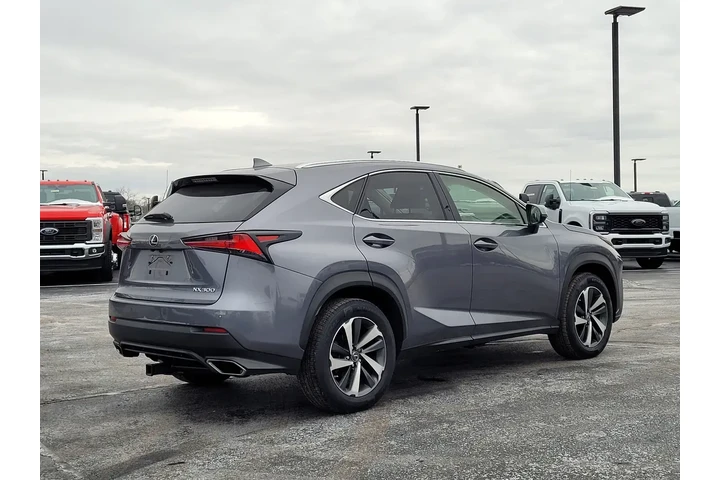 $32540 : Lexus NX 300 2021 AWD 4dr Cr image 4