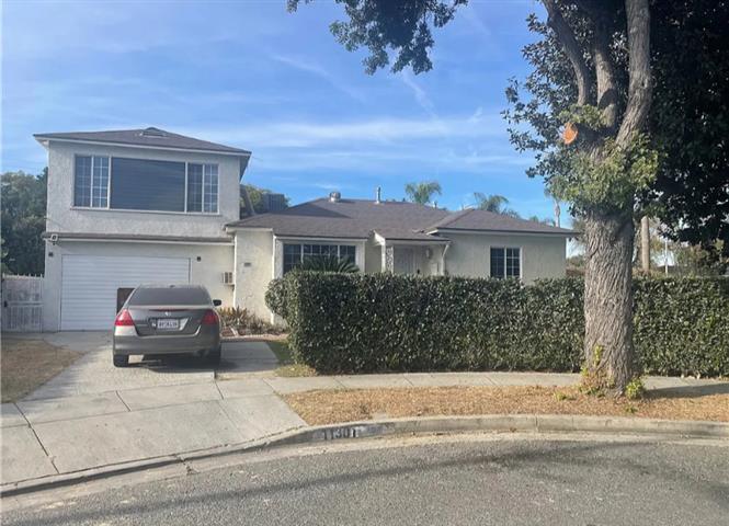 $2200 : READY✅Cornish Ave,Lynwood,CA🏡 image 1