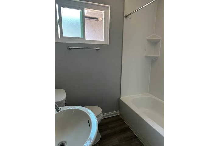 $1280 : Downey 2 & 1 Available image 7