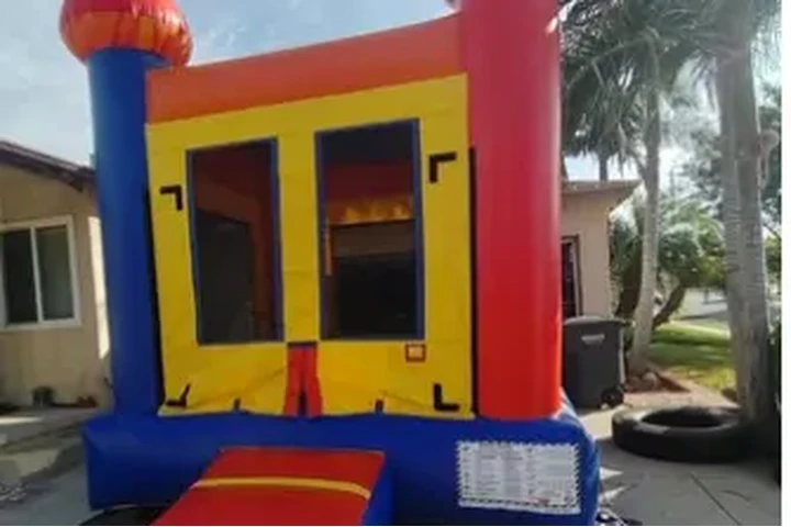 RENTA De JUMPER DE AGUA image 3