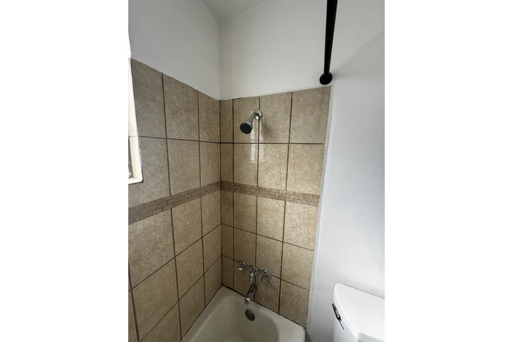 $2400 : Apartamento de Renta Bellflowe image 6