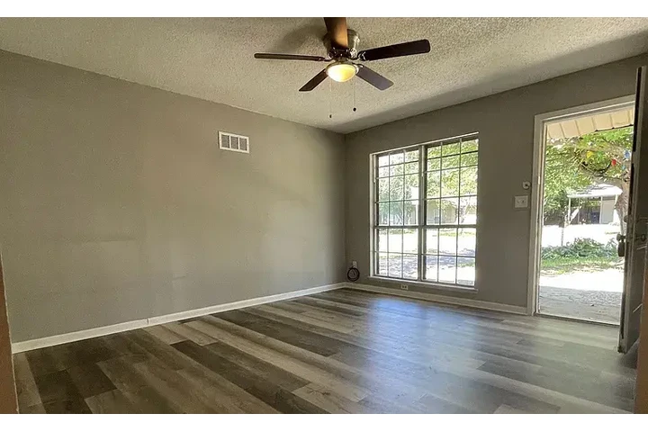 $1400 : HOME FOR RENT IN AUSTIN TX image 5