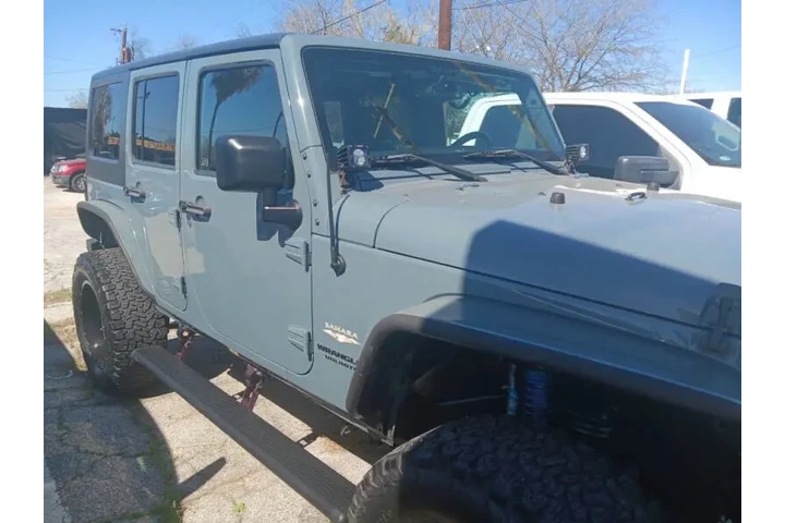 $16900 : 2015 Wrangler Unlimited Sahara image 6