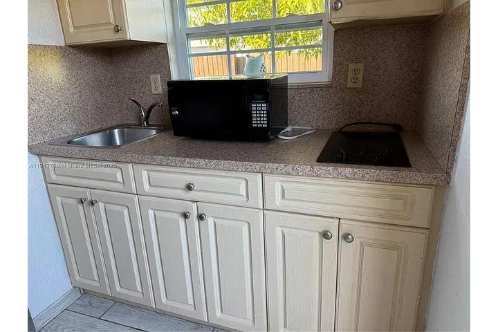 $800 : Amplio de 1 dormitorio image 5