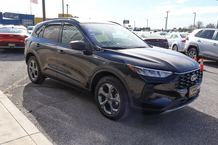 $24988 : 2025 Escape ST-Line AWD image 3