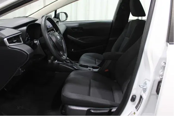 $21982 : Toyota Corolla 2023 LE 4dr S image 3