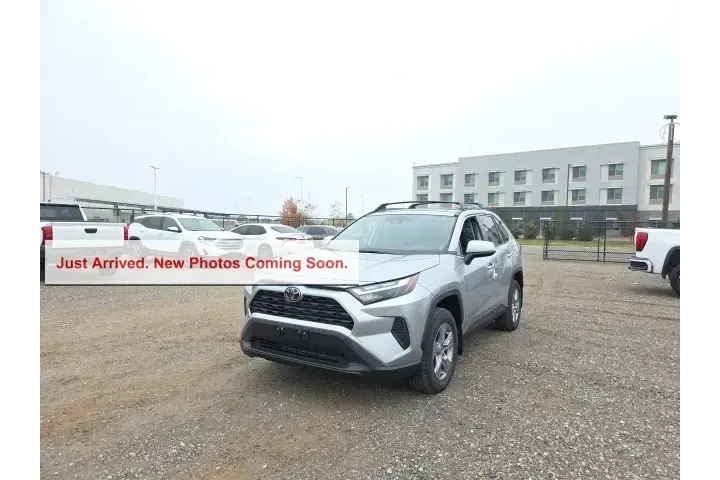 $39900 : Toyota RAV4 2025 AWD XLE 4dr image 3