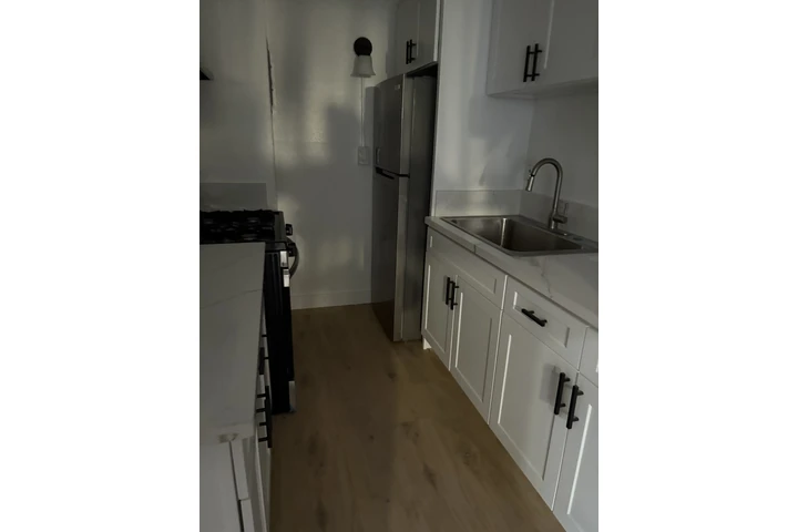 $1000 : Rento espacio en apartamento image 2