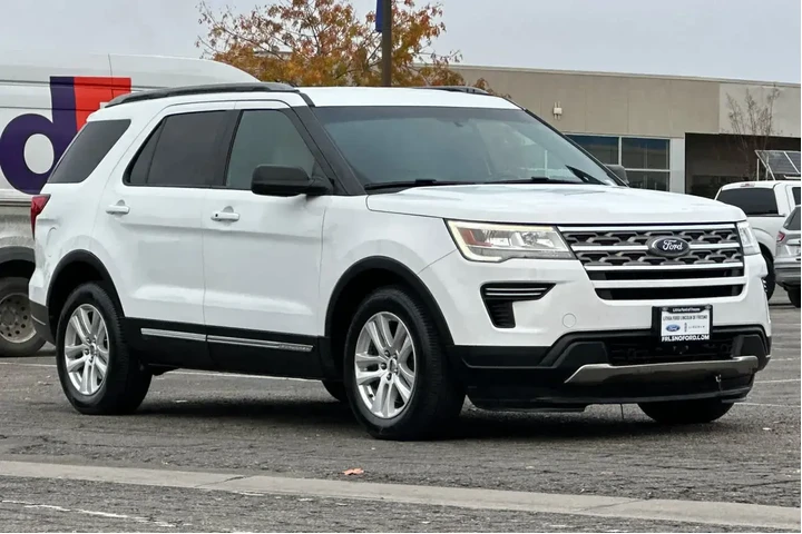 $12932 : Ford Explorer 2018 AWD XLT 4 image 9